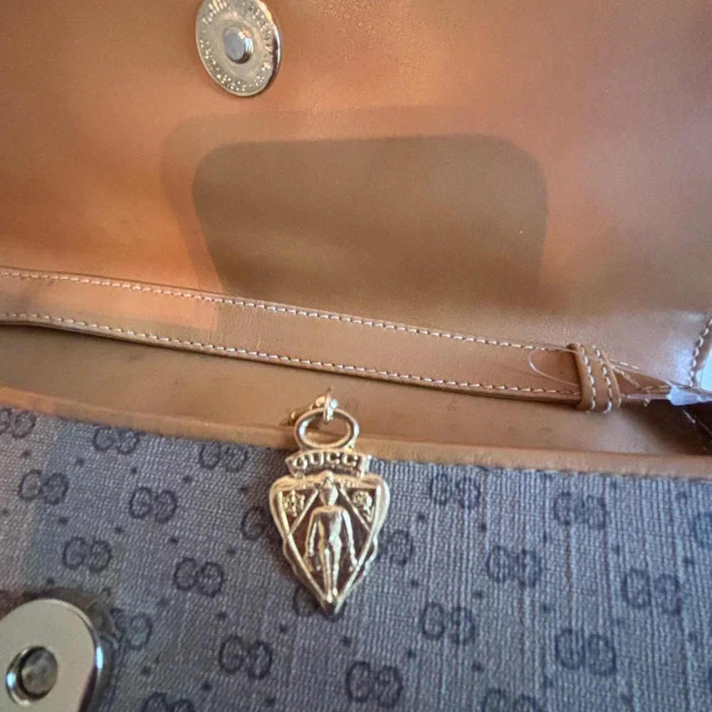 Authentic Vintage Gucci Micro GG Monogram Crossbody Bag - Very Good Condition - Picture 8 of 16